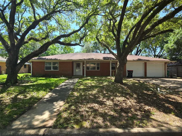 $1,600 | 801 Rosewood Drive, Baytown, TX 77520