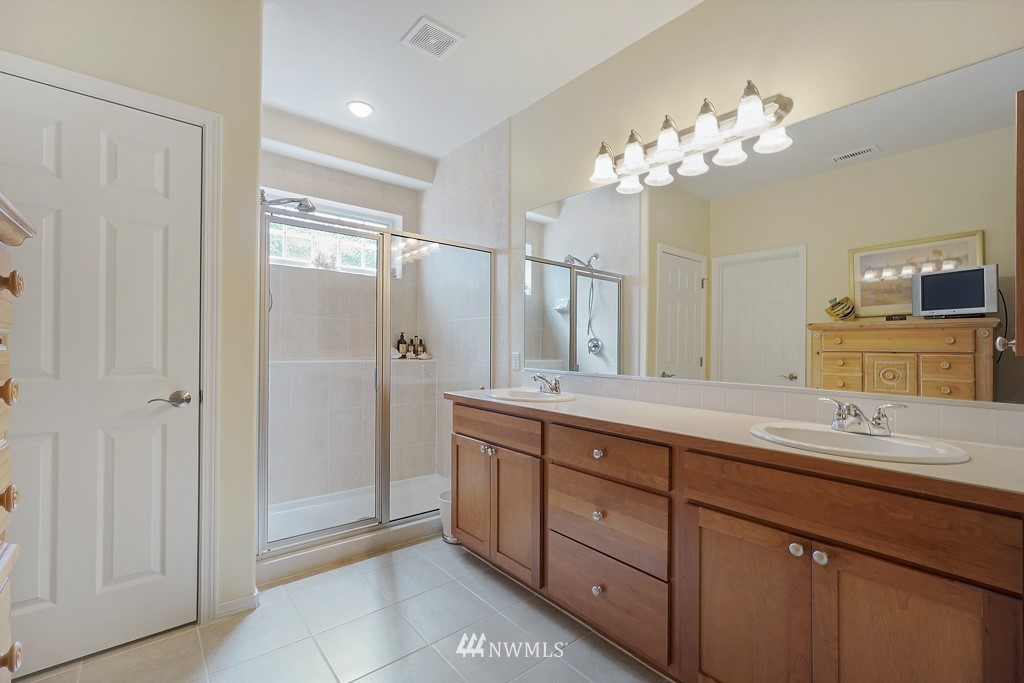 8700 Bainbridge Loop Northeast Lacey, WA 98516 - Photo 14 of 25