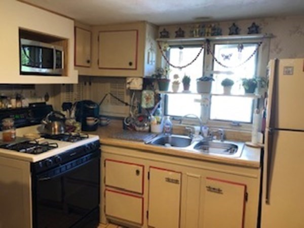 178 Dickinson Street Fall River, MA 02721 - Photo 8 of 14 Gallery Image 8