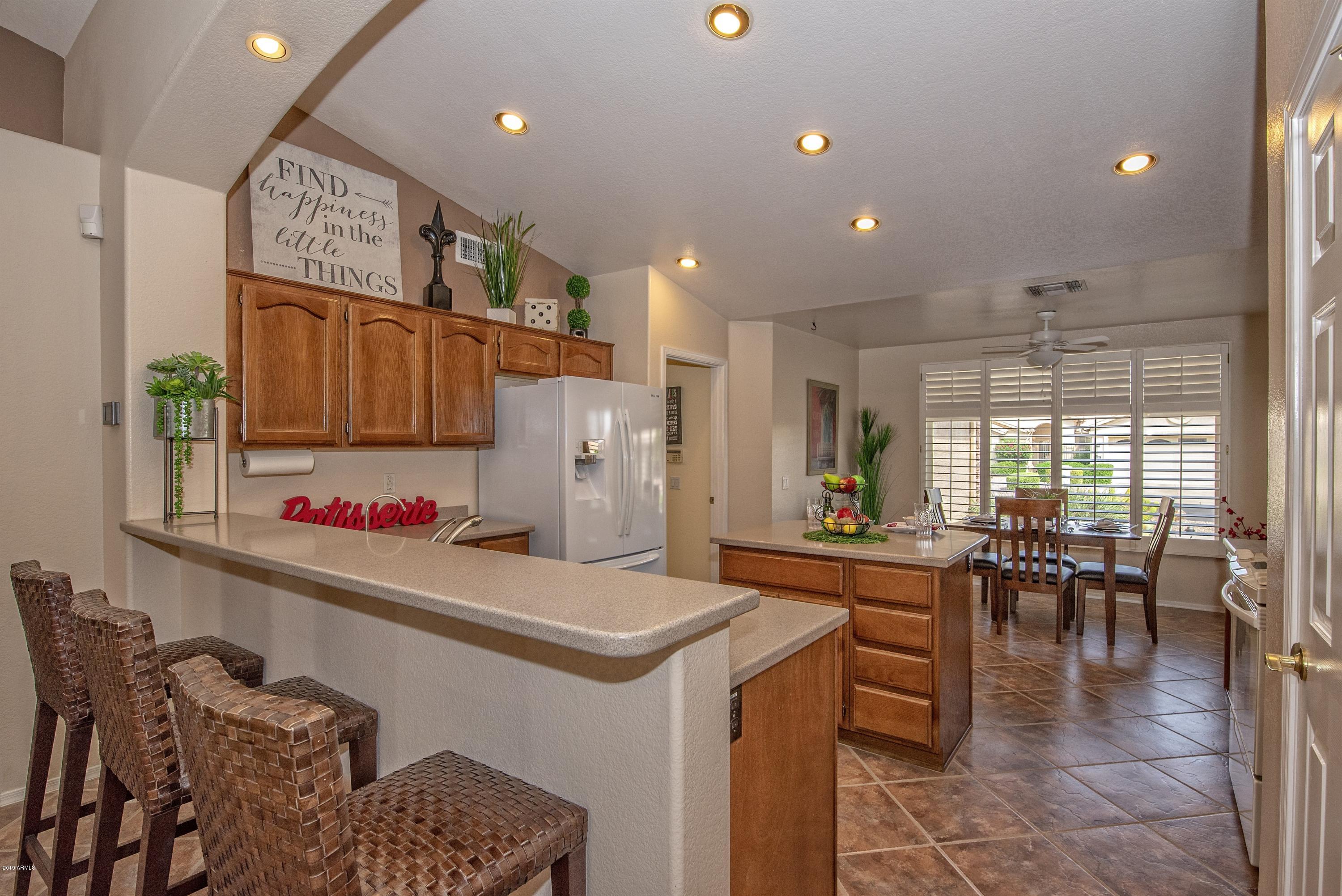 15651 Piccadilly Road Goodyear, AZ 85395 - Photo 4 of 18 005_Large Kitchen
