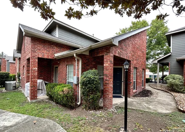 $1,750 | 42 Chapel Hill Circle, San Antonio, TX 78240