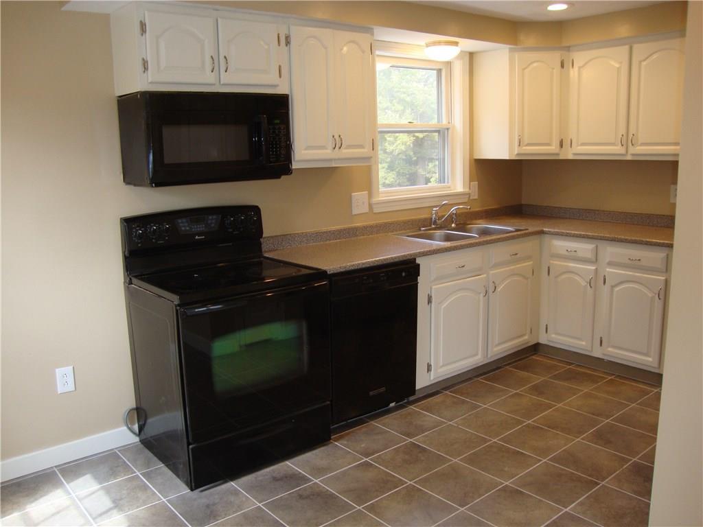 39 Daniel Street Gorham, ME 04038 - Photo 4 of 17 Photo