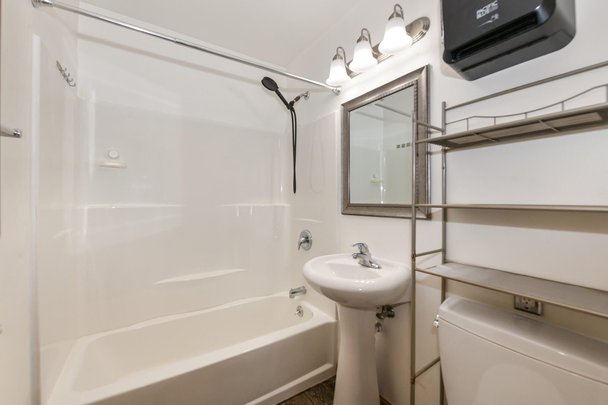 2566 South 64th Street Milwaukee, WI 53219 - Photo 13 of 31 HEN_0666