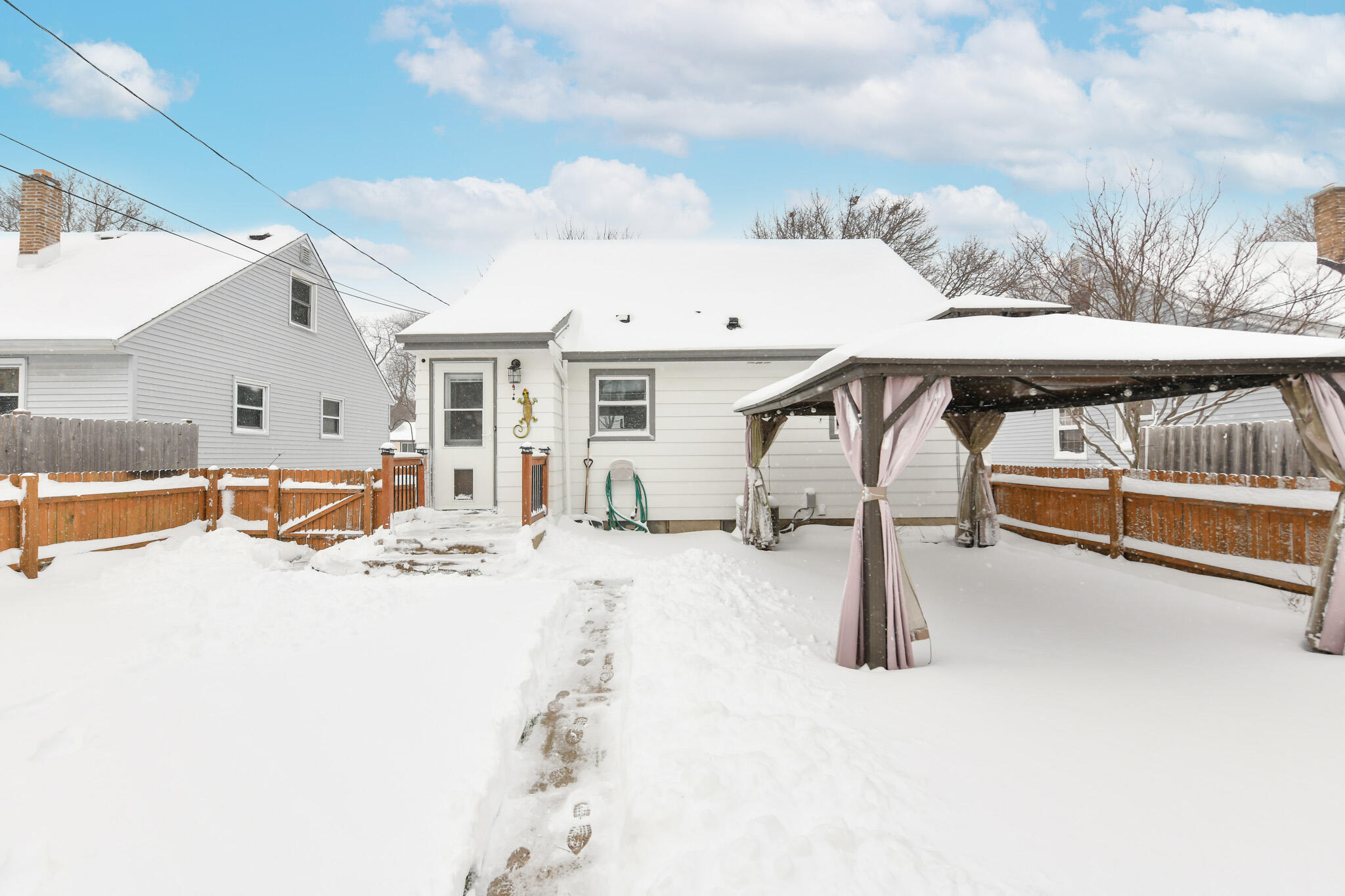 2566 South 64th Street Milwaukee, WI 53219 - Photo 22 of 31 HEN_0691