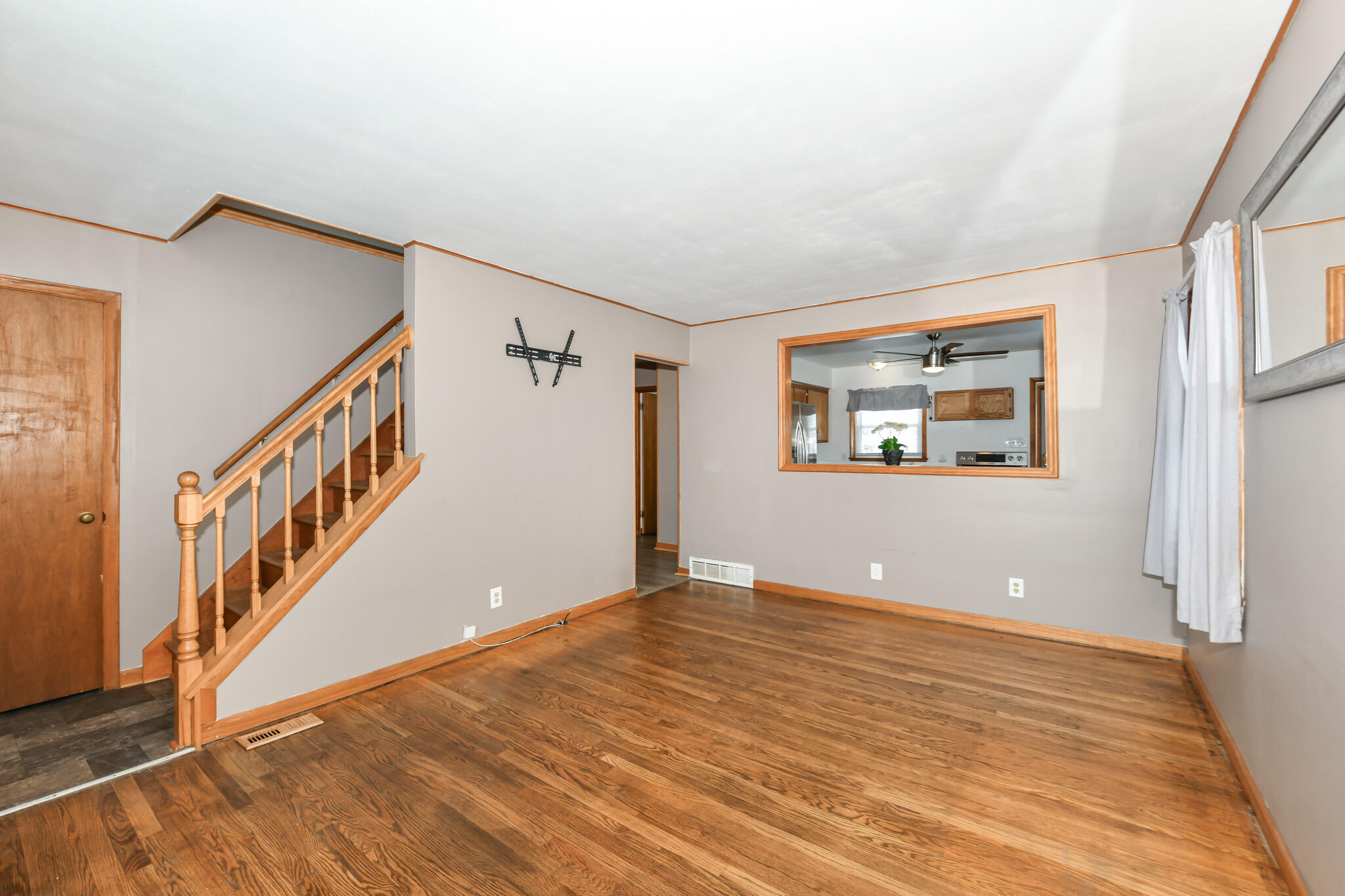 2566 South 64th Street Milwaukee, WI 53219 - Photo 3 of 31 HEN_0657