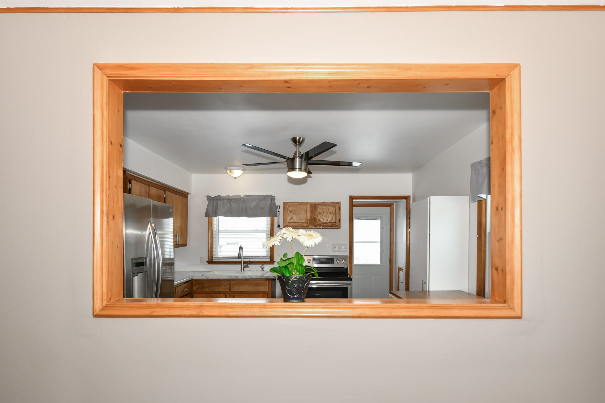 2566 South 64th Street Milwaukee, WI 53219 - Photo 8 of 31 HEN_0660