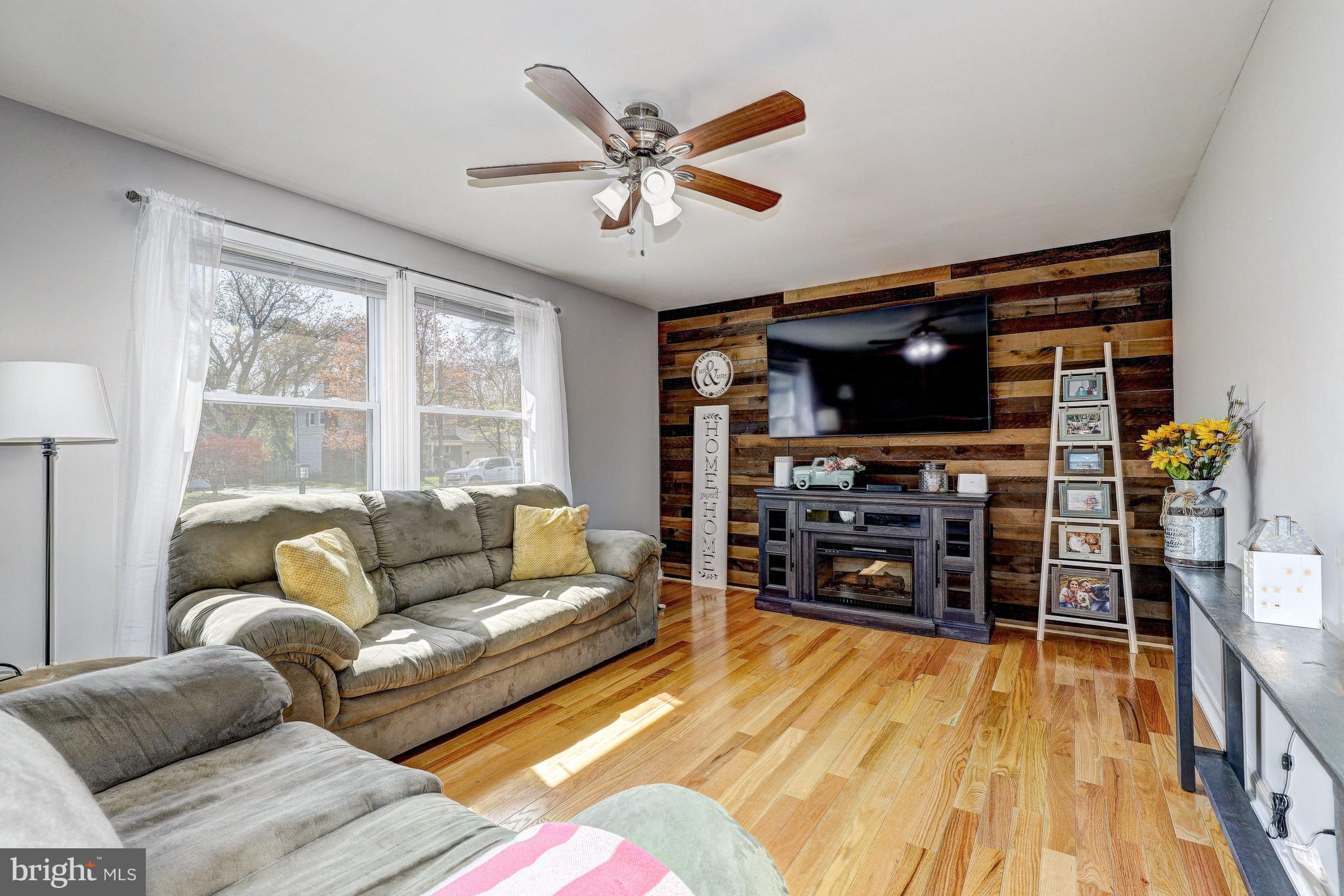 500 Garnett Road Joppa, MD 21085 - Photo 2 of 29 Living Room