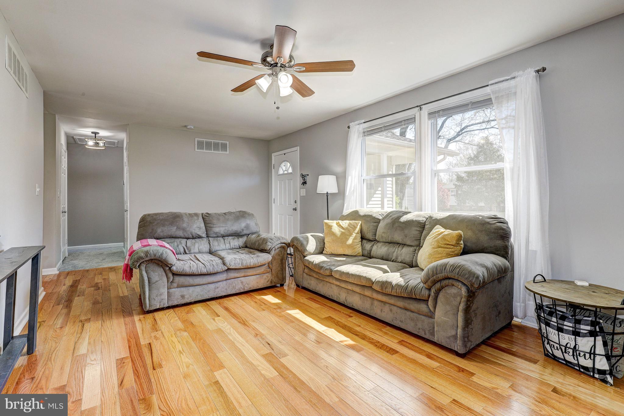 500 Garnett Road Joppa, MD 21085 - Photo 4 of 29 Living Room