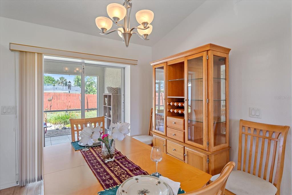 880 Horizon Road Venice, FL 34293 - Photo 17 of 39 good sized dining area