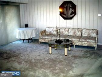 1105 Delaire Landing Road Philadelphia, PA 19114 - Photo 2 of 12 Living Room