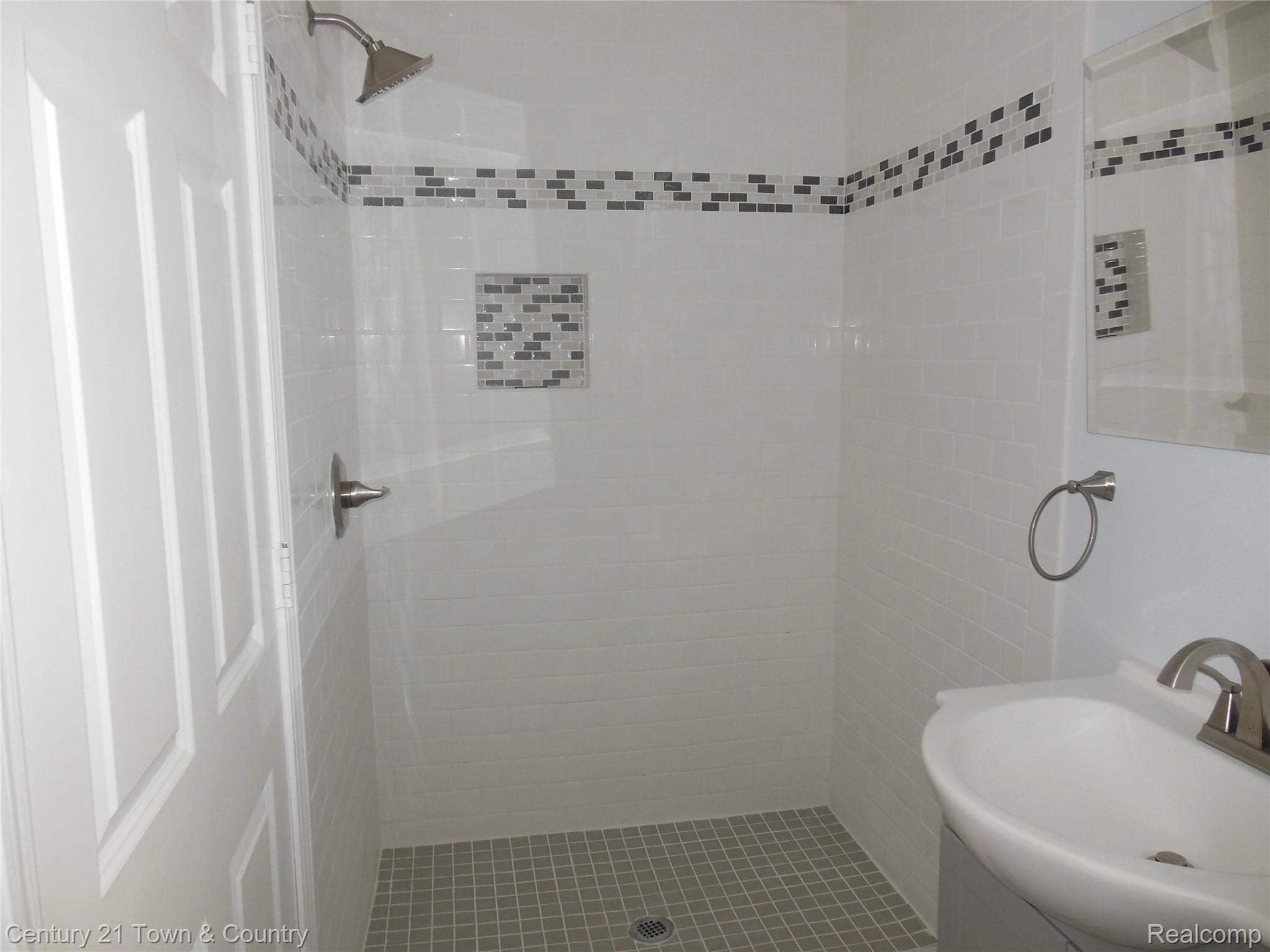 3298 Harrison Avenue Rochester, MI 48307 - Photo 27 of 30 DSCN1511.JPG