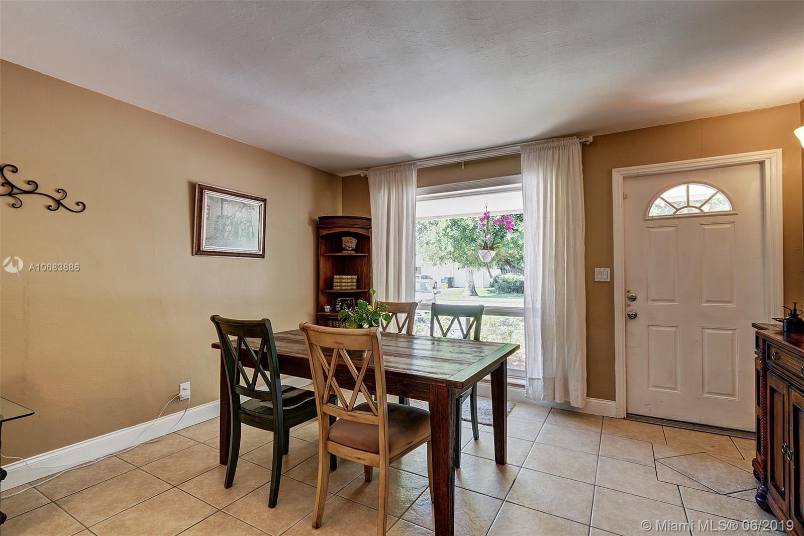 305 Northeast 28th Terrace Boca Raton, FL 33431 - Photo 4 of 26