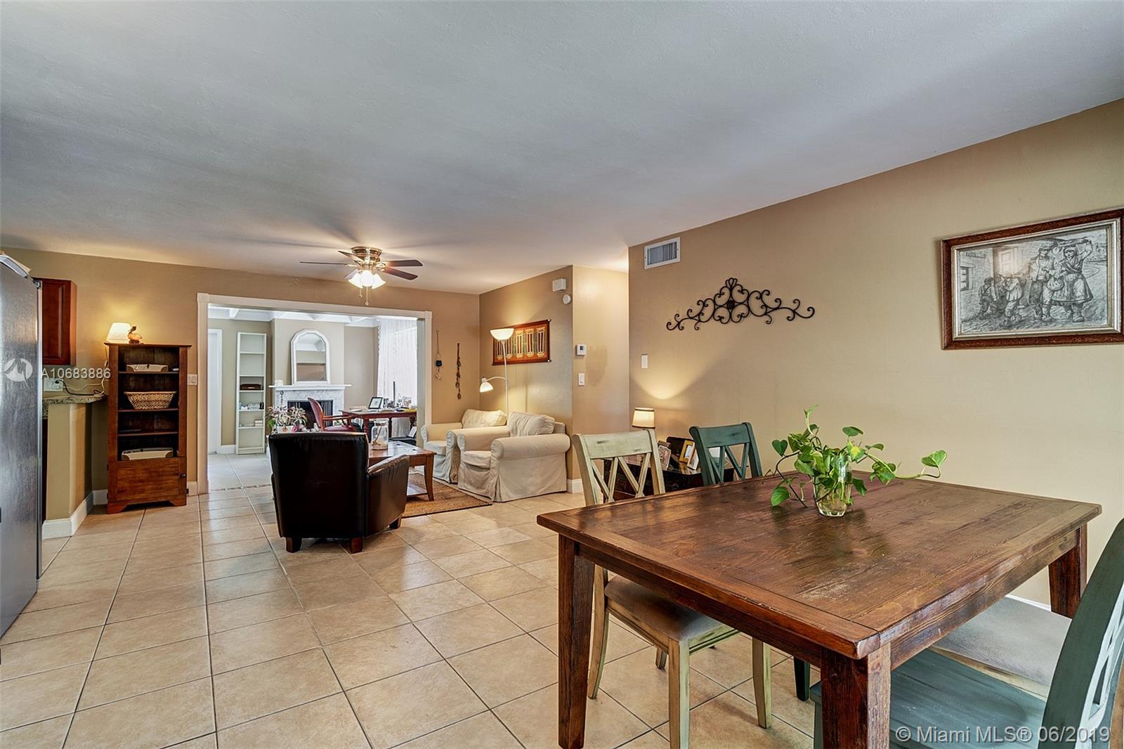 305 Northeast 28th Terrace Boca Raton, FL 33431 - Photo 5 of 26