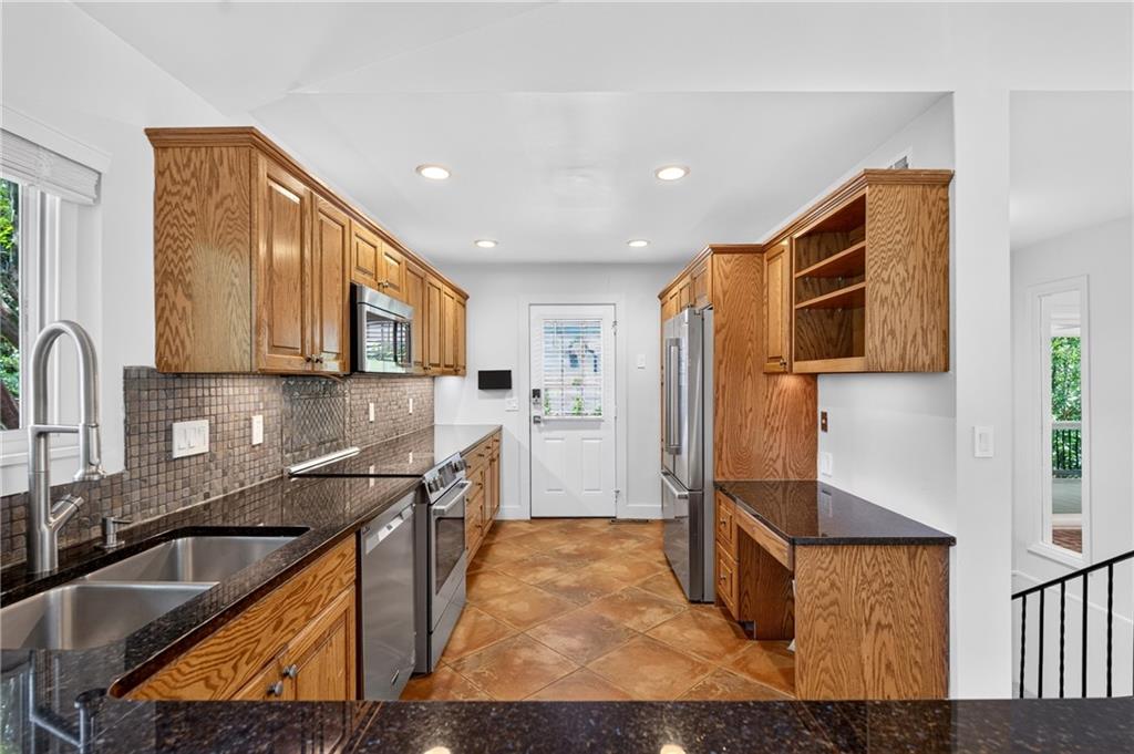 6311 Hunting Creek Road Northeast Atlanta, GA 30328 - Photo 9 of 42