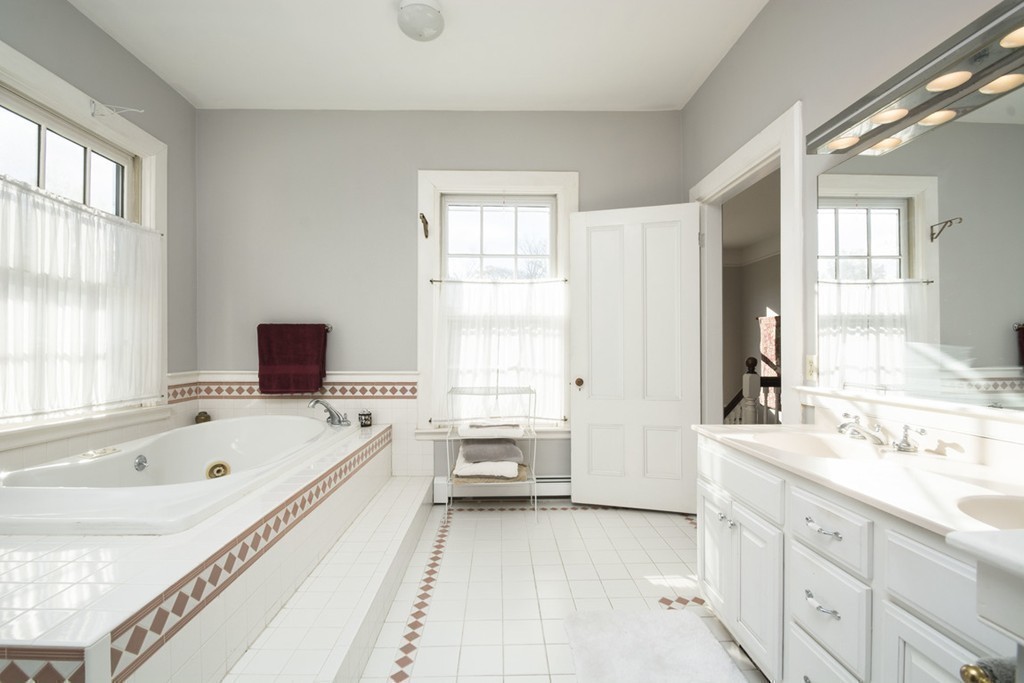 720 Jerusalem Road Cohasset, MA 02025 - Photo 24 of 29 a bathroom with a tub sink and mirror