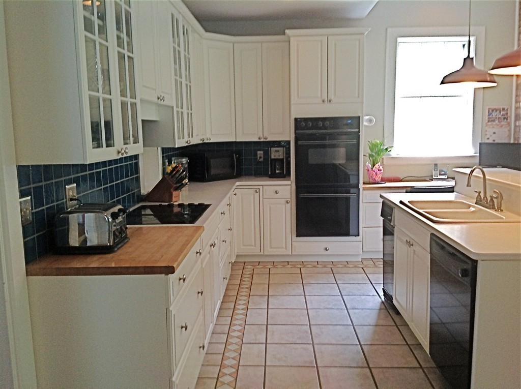 720 Jerusalem Road Cohasset, MA 02025 - Photo 5 of 29 a kitchen with a stove and a refrigerator