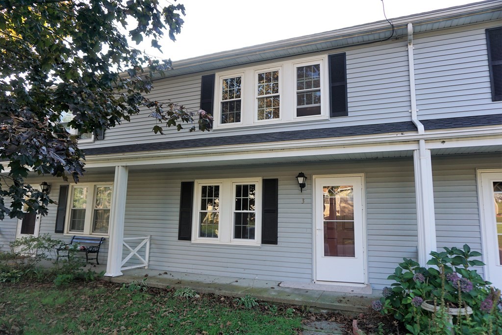 5 Fairview Park Road, Unit 3 Sturbridge, MA 01566 - Photo 1 of 16