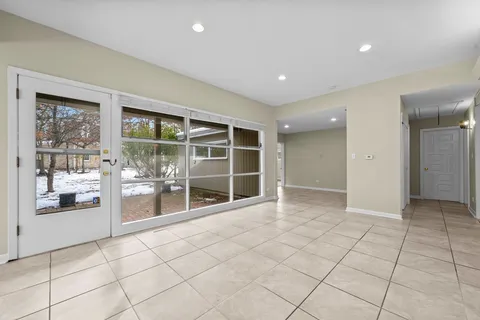 $575,000 | 949 Ridgewood Drive, Highland Park, IL 60035