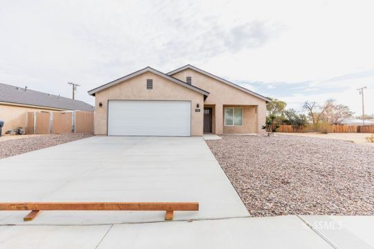 1204 South McCall Street Ridgecrest, CA 93555 - Photo 5 of 27 a view of garage and yard