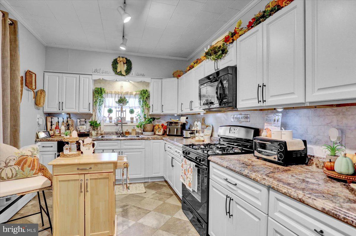 217 West Lancaster Avenue Reading, PA 19607 - Photo 10 of 28 Gallery Image 10