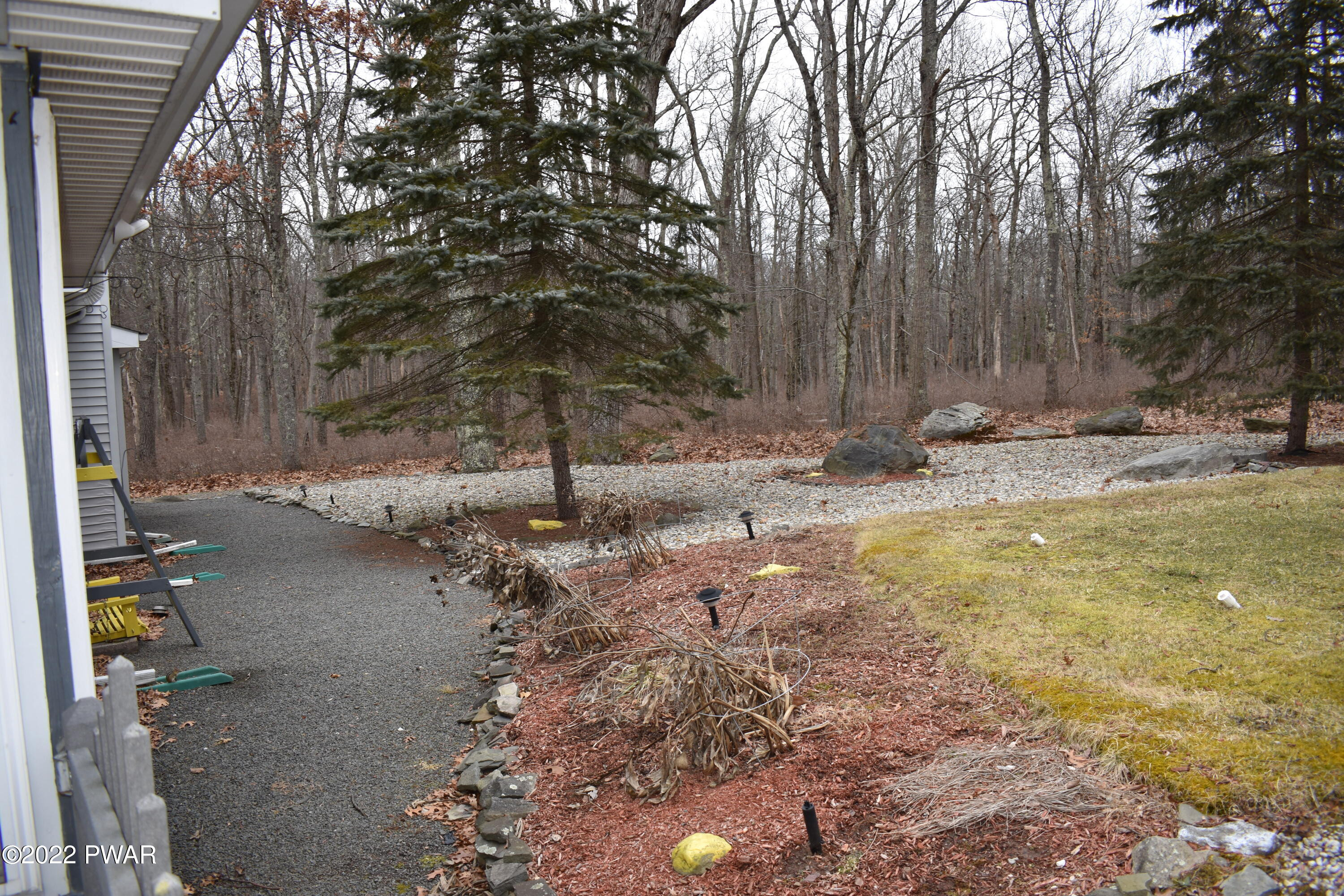 301 Maple Ridge Drive Hawley, PA 18428 - Photo 15 of 34 044