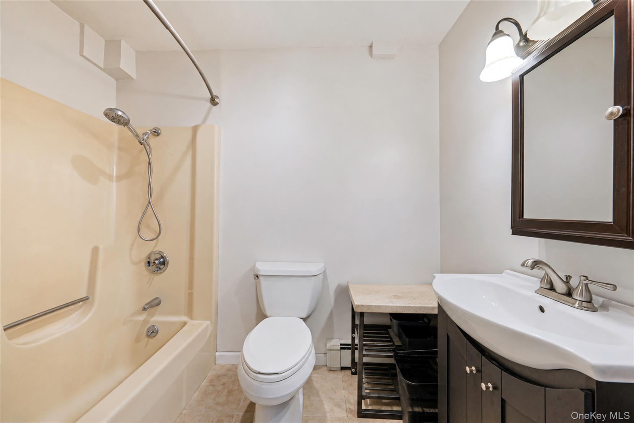 20 Rochelle Court Amityville, NY 11701 - Photo 7 of 43