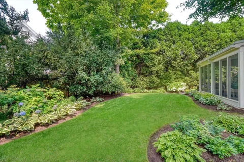 a view of yard with green space