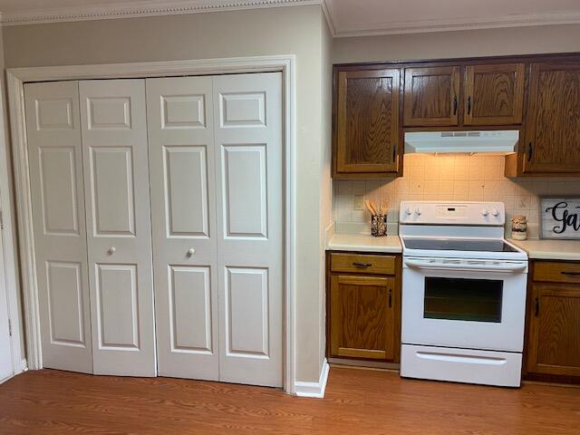 2822 Crosscreek Road Hephzibah, GA 30815 - Photo 8 of 28 Laundry Area and Stove