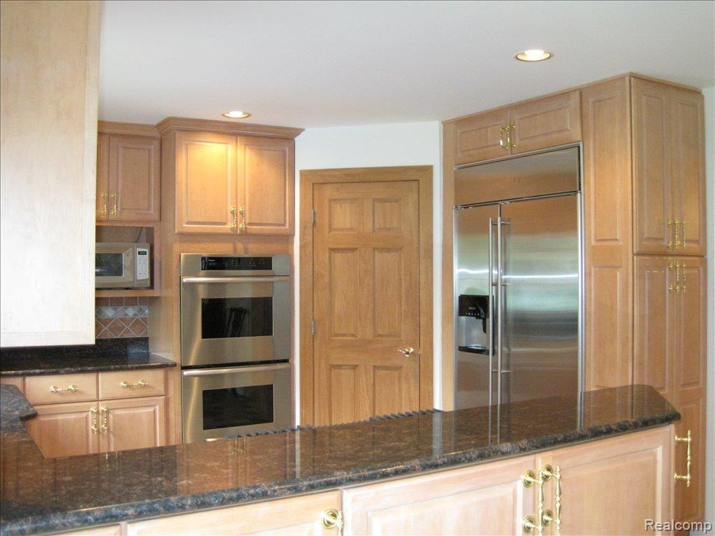 19926 Meridian Road Grosse Ile, MI 48138 - Photo 11 of 19 IMG_2877