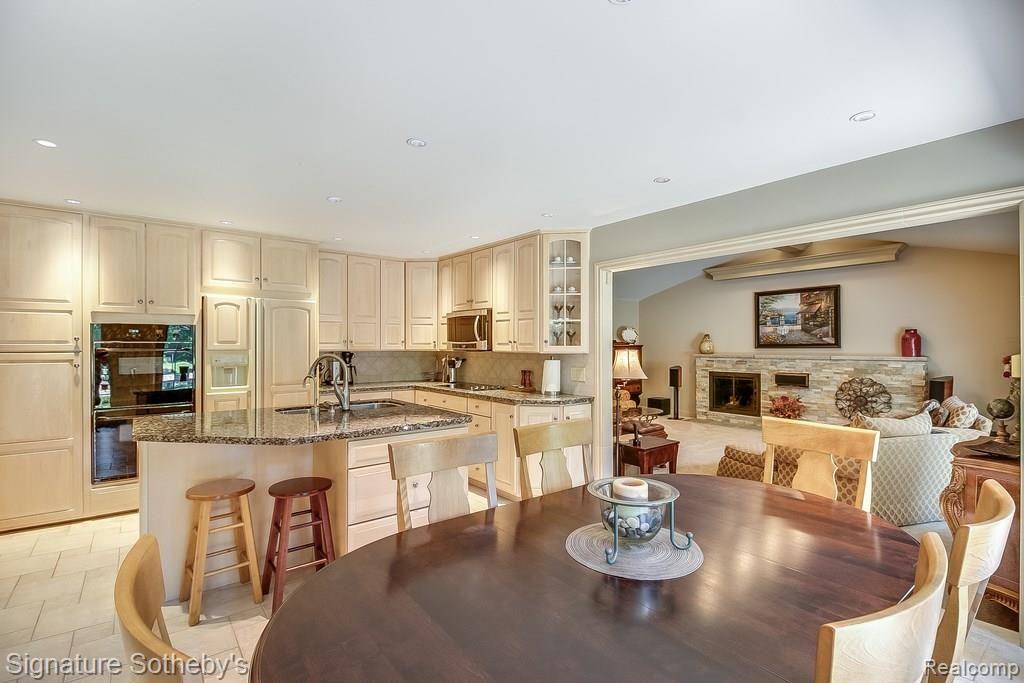 925 Stanford Circle Rochester Hills, MI 48309 - Photo 16 of 45