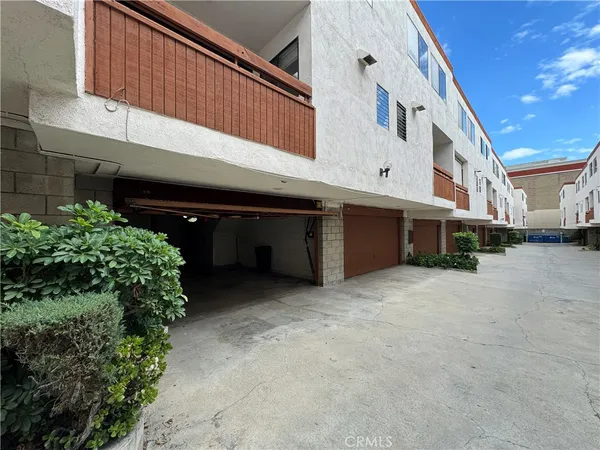 $3,195 | 402 South Garfield Avenue, Unit 15, Alhambra, CA 91801