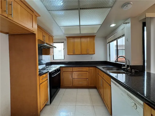 $3,195 | 402 South Garfield Avenue, Unit 15, Alhambra, CA 91801