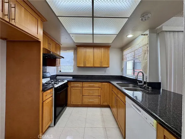 $3,195 | 402 South Garfield Avenue, Unit 15, Alhambra, CA 91801