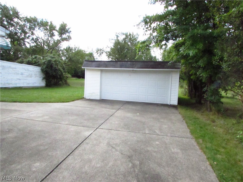 20732 Applegate Road Maple Heights, OH 44137 - Photo 2 of 41