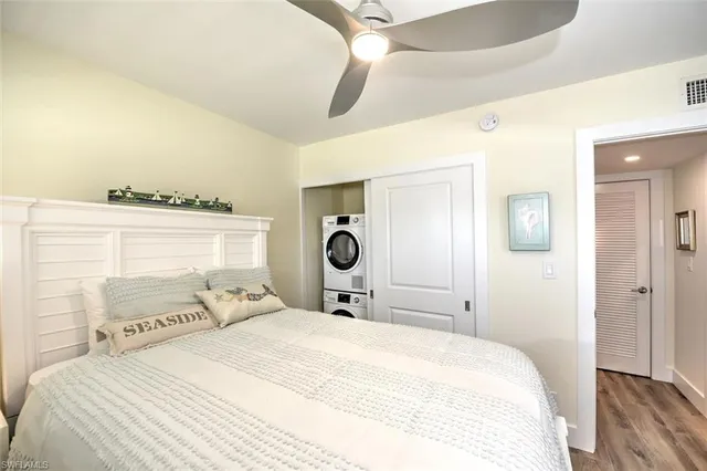 $8,500 | 684 Broad Avenue South, Unit J684, Naples, FL 34102