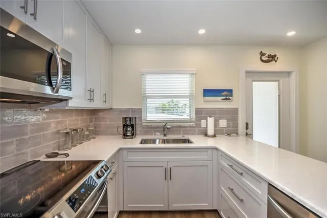 $8,500 | 684 Broad Avenue South, Unit J684, Naples, FL 34102