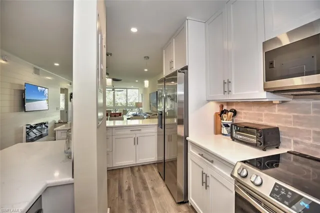 $8,500 | 684 Broad Avenue South, Unit J684, Naples, FL 34102