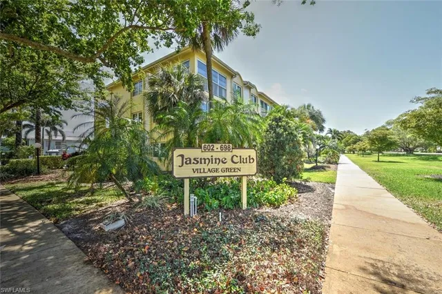 $8,500 | 684 Broad Avenue South, Unit J684, Naples, FL 34102