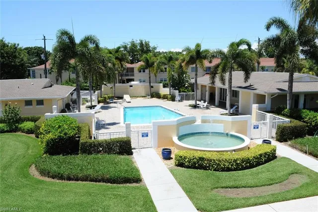 $8,500 | 684 Broad Avenue South, Unit J684, Naples, FL 34102