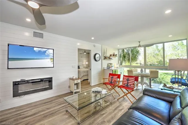 $8,500 | 684 Broad Avenue South, Unit J684, Naples, FL 34102