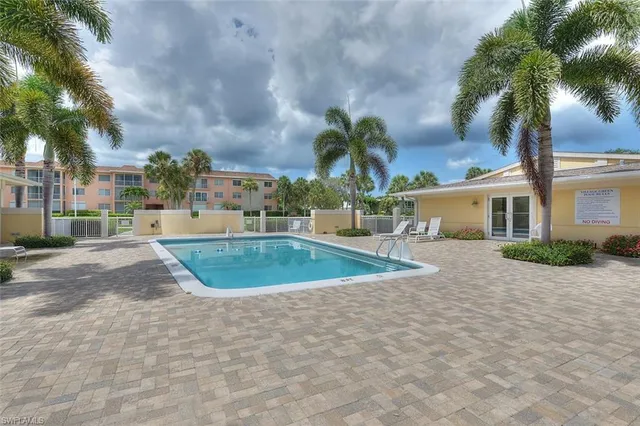 $8,500 | 684 Broad Avenue South, Unit J684, Naples, FL 34102