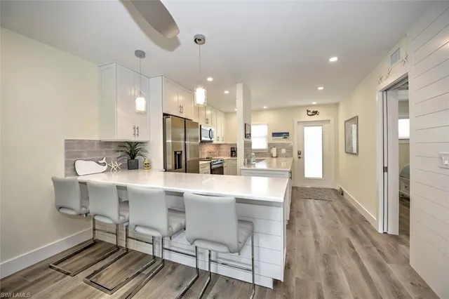 $8,500 | 684 Broad Avenue South, Unit J684, Naples, FL 34102