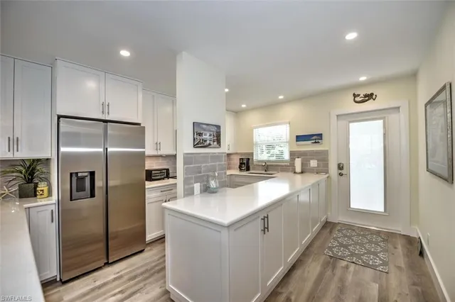 $8,500 | 684 Broad Avenue South, Unit J684, Naples, FL 34102