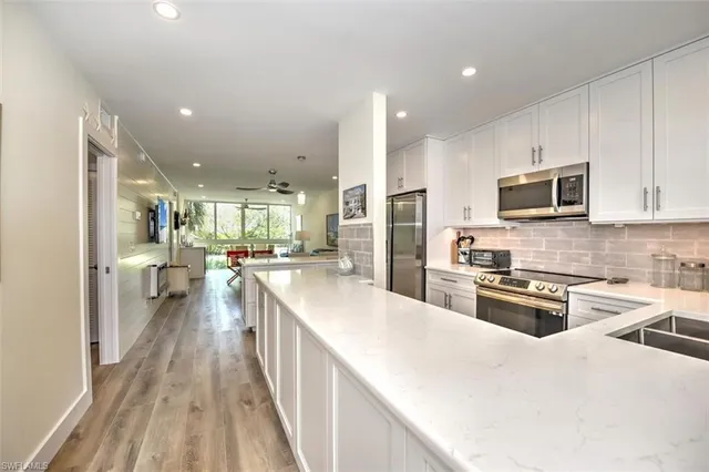 $8,500 | 684 Broad Avenue South, Unit J684, Naples, FL 34102