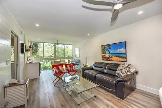 $8,500 | 684 Broad Avenue South, Unit J684, Naples, FL 34102