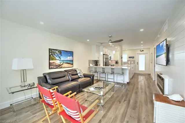 $8,500 | 684 Broad Avenue South, Unit J684, Naples, FL 34102