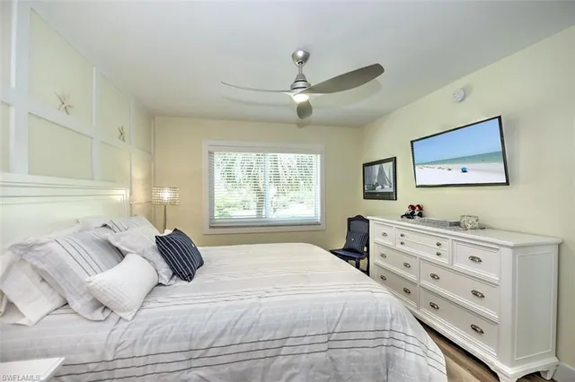 $8,500 | 684 Broad Avenue South, Unit J684, Naples, FL 34102