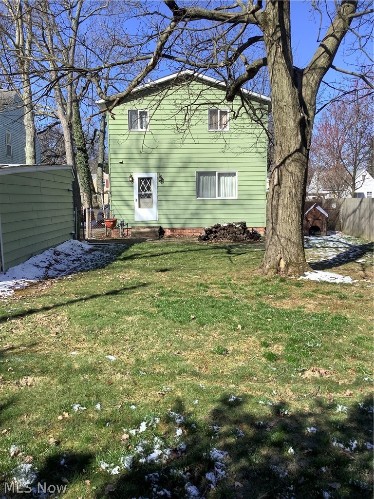 1089 Winston Road Cleveland, OH 44121 - Photo 2 of 3