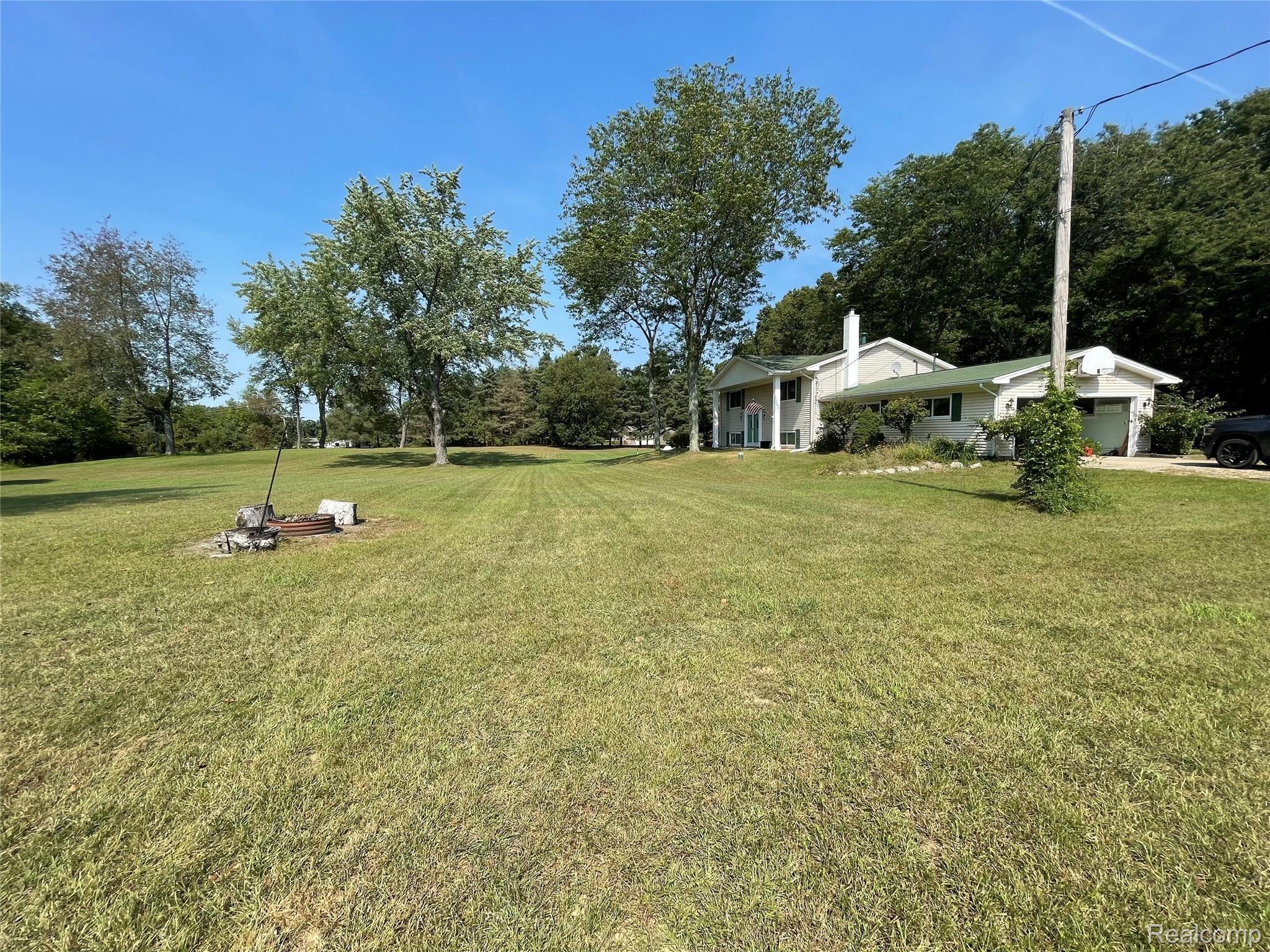 210 Michael Road Lapeer, MI 48446 - Photo 3 of 35 IMG_3261.jpg