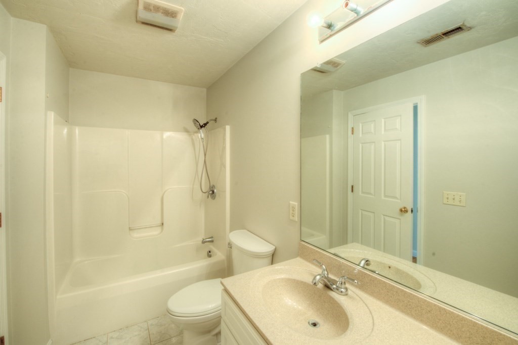 20 Woodridge Road Millbury, MA 01527 - Photo 26 of 37